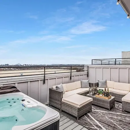 New Nashville Home - Rooftop Views - Hot Tub